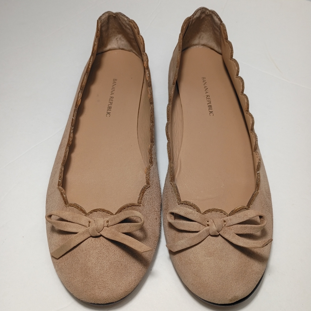 Banana Republic Scalloped Robin Ballet Flat, Bow At Rounded Toe, Tan/Nude - Picture 2 of 6